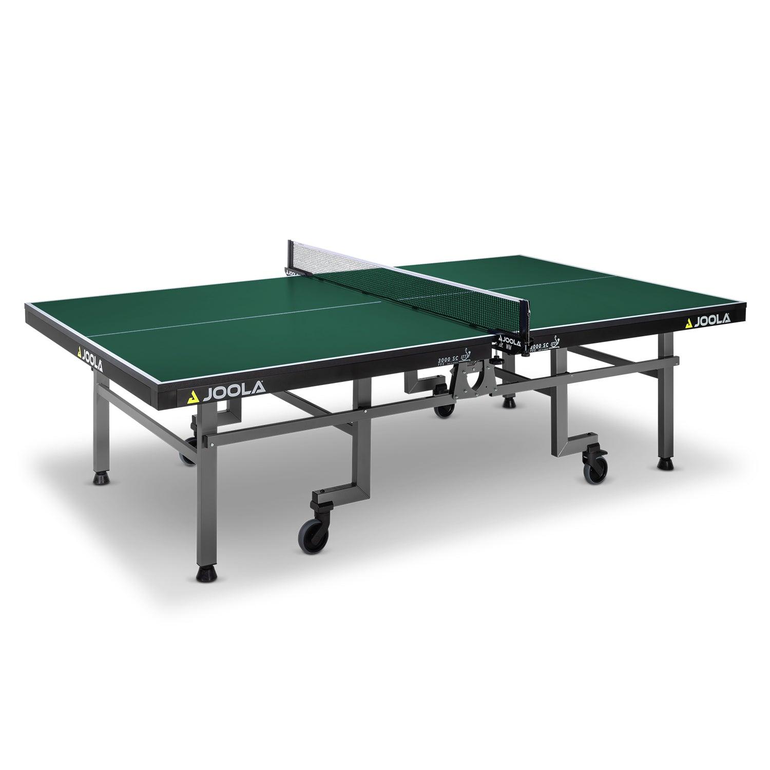 Fokus auf die Kanten des JOOLA Tischtennisplatte 3000 SC PRO, zeigt präzise Verarbeitung.