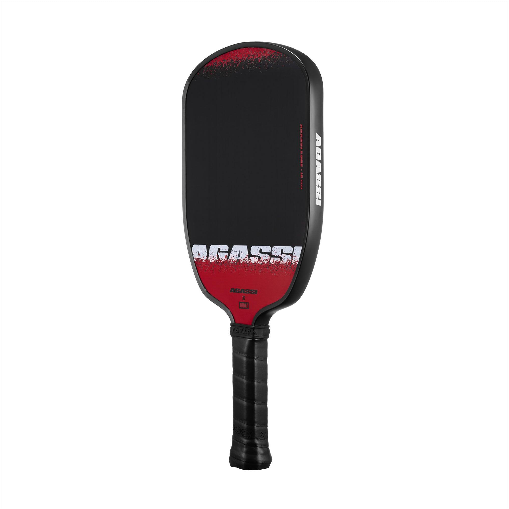 Schwarzer und roter Pickleball-Schläger mit Aufschrift "AGASSI".