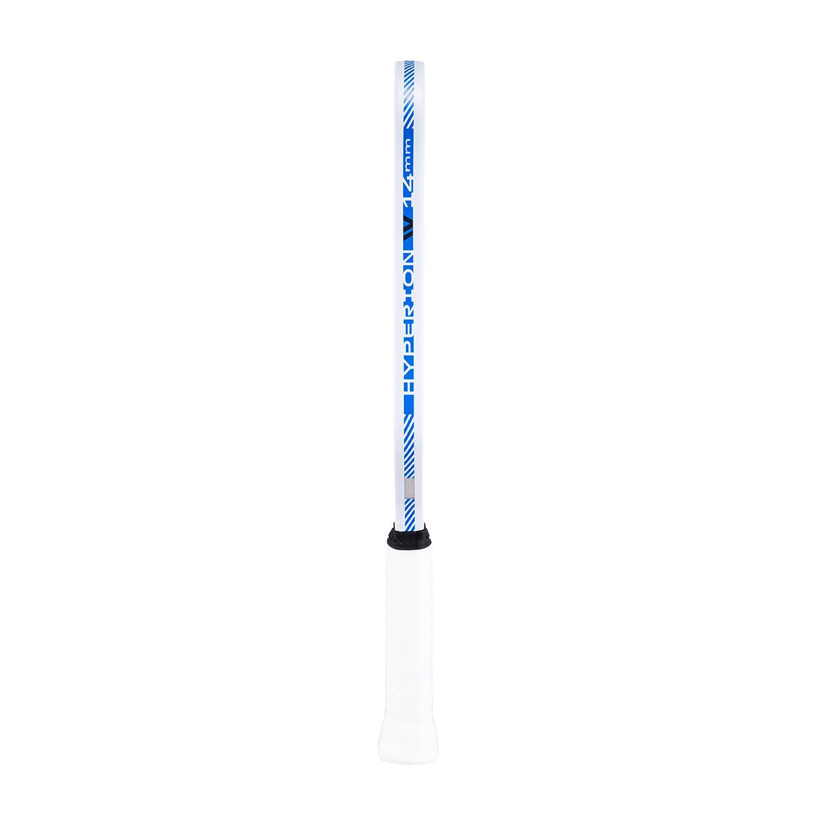 Seitenansicht eines weißen und blauen Squash-Schlägers mit weißem Griff.