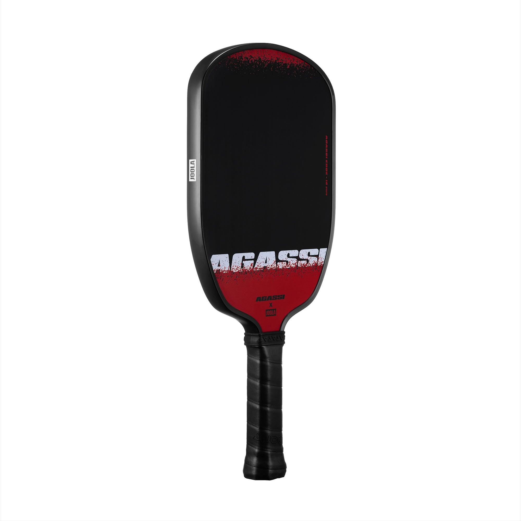 Schwarzer und roter Pickleball-Schläger mit Griffband, Modell Agassi von Joola.